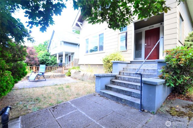 2138 N 50 Street, Seattle, WA 98103
