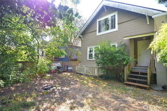 2138 N 50 Street, Seattle, WA 98103