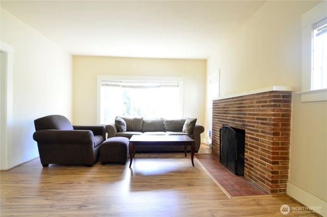 2138 N 50 Street, Seattle, WA 98103