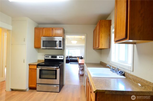 2138 N 50 Street, Seattle, WA 98103