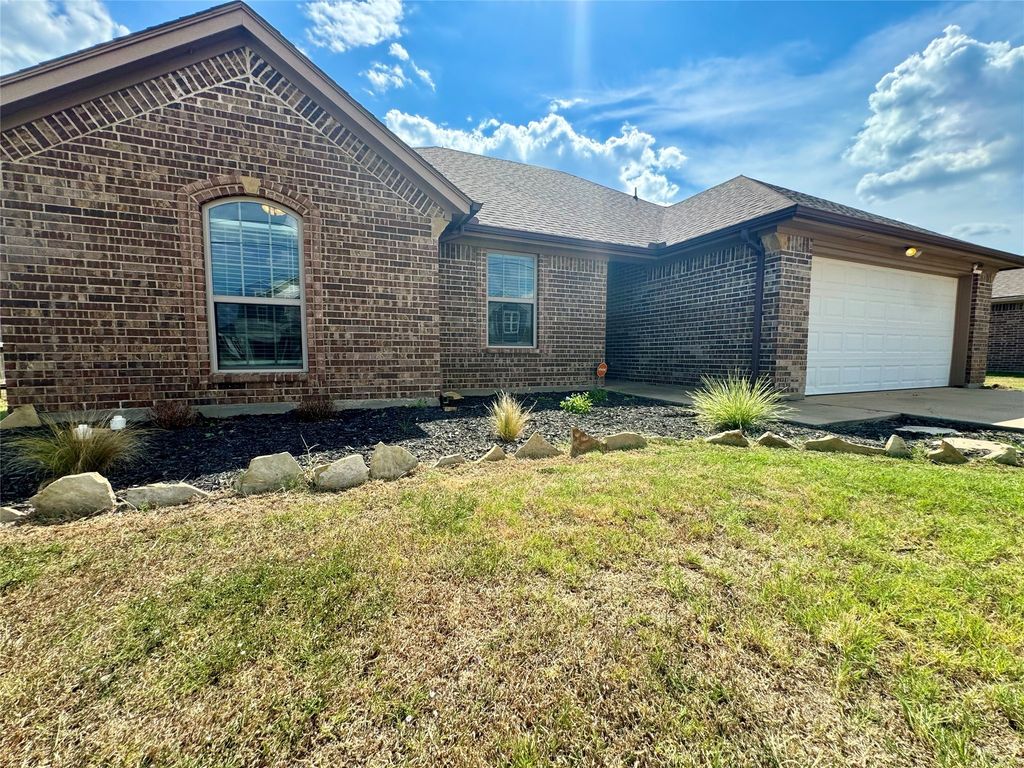 417 Lens Street, Eastland, TX 76448