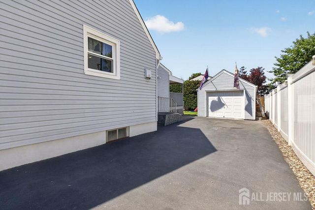49 S 2nd Street S, Fords, NJ 08863