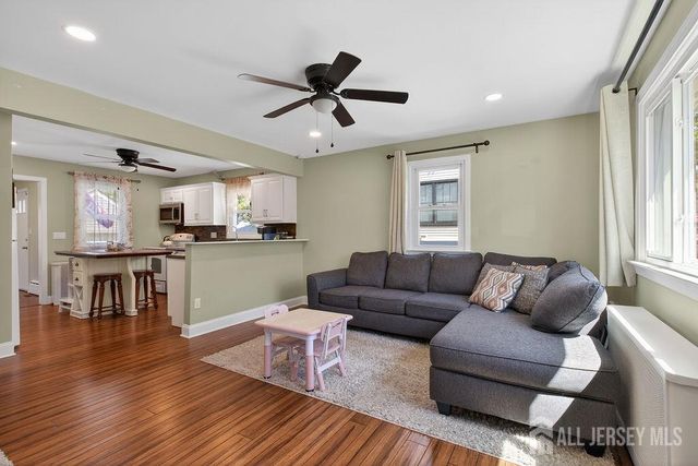 49 S 2nd Street S, Fords, NJ 08863