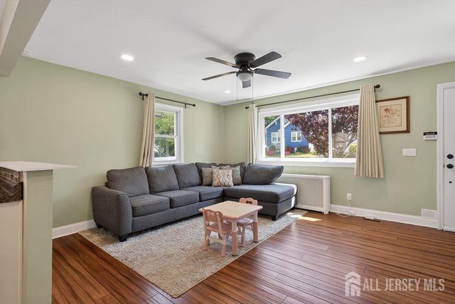 49 S 2nd Street S, Fords, NJ 08863