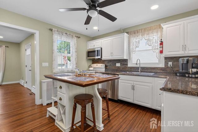 49 S 2nd Street S, Fords, NJ 08863