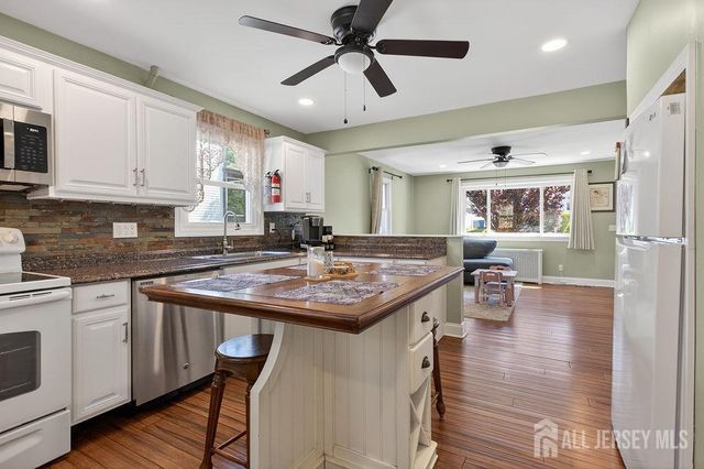 49 S 2nd Street S, Fords, NJ 08863