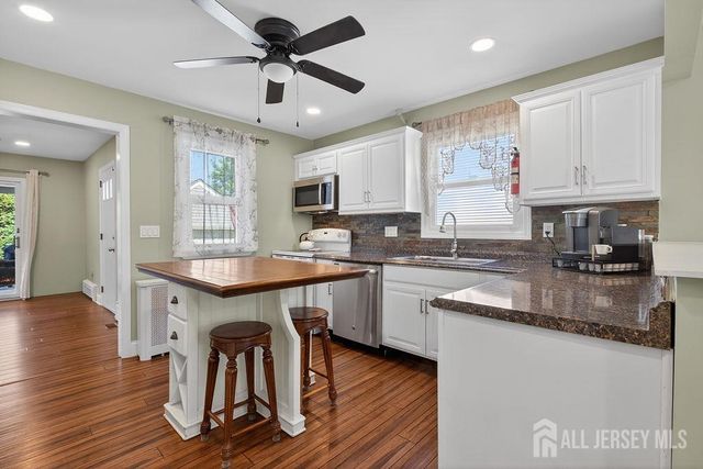 49 S 2nd Street S, Fords, NJ 08863