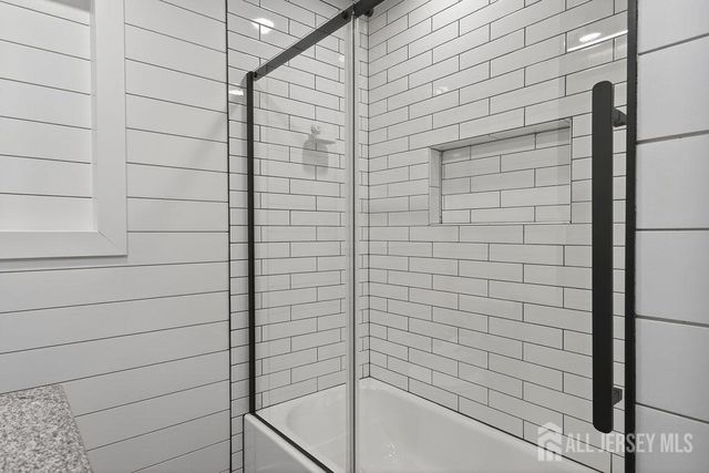 49 S 2nd Street S, Fords, NJ 08863