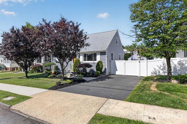 49 S 2nd Street S, Fords, NJ 08863