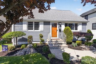 49 S 2nd Street S, Fords, NJ 08863