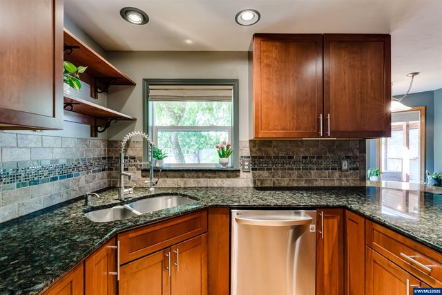 1528 SW Birdie Dr, Corvallis, OR 97333