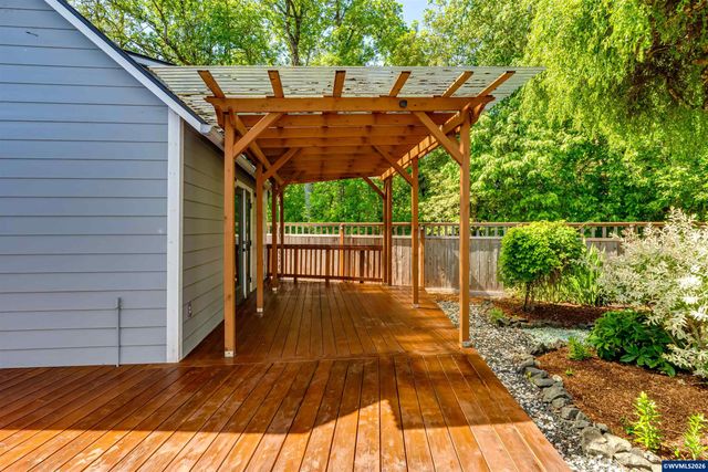 1528 SW Birdie Dr, Corvallis, OR 97333