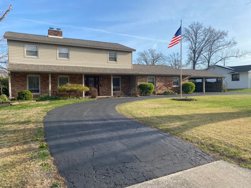 Image 1 of property listing at 1230 E Calumet Street, Centralia, IL 62801