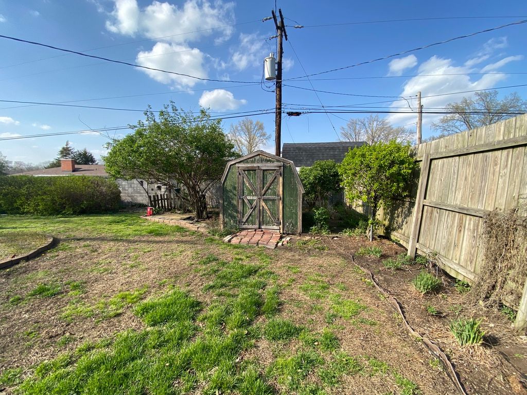 Image 18 of property listing at 1230 E Calumet Street, Centralia, IL 62801