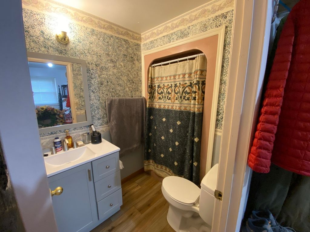 Image 9 of property listing at 1230 E Calumet Street, Centralia, IL 62801