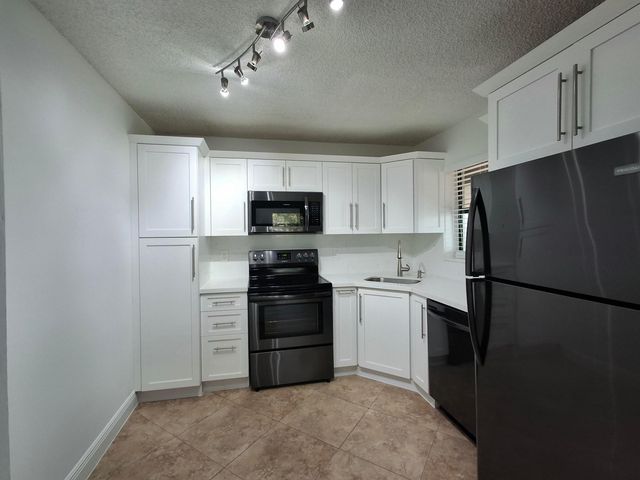 4017 CARAMBOLA Circle N 2994, Coconut Creek, FL 33066