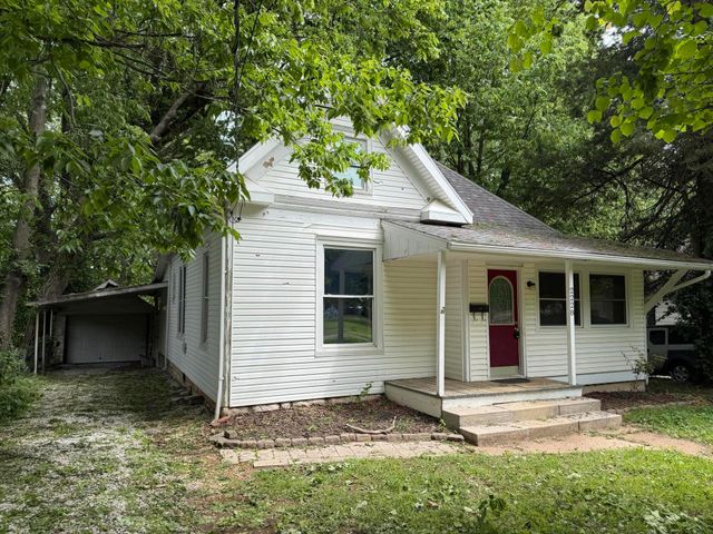 2228 N Concord Avenue, Springfield, MO 65803