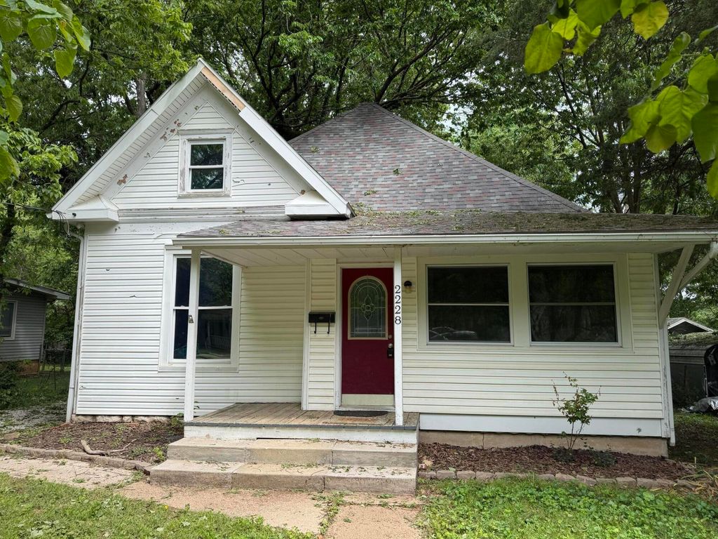 2228 N Concord Avenue, Springfield, MO 65803
