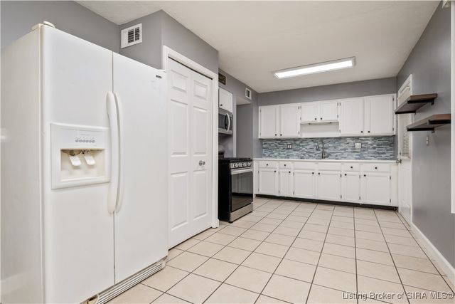 921 Camelot Court, Jeffersonville, IN 47130