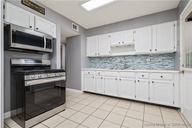 921 Camelot Court, Jeffersonville, IN 47130