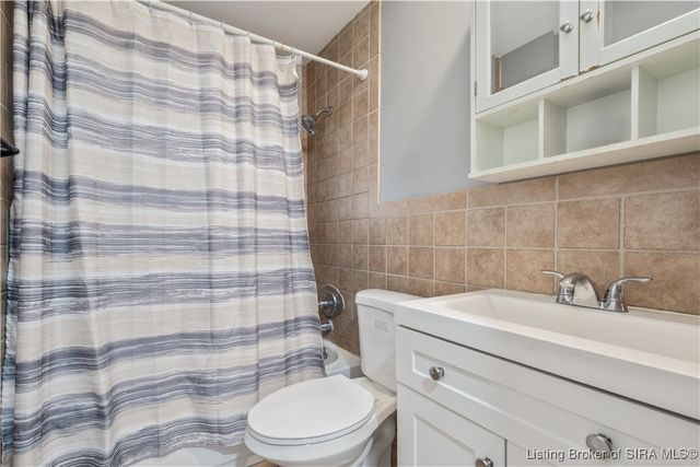 921 Camelot Court, Jeffersonville, IN 47130