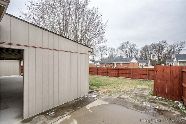 921 Camelot Court, Jeffersonville, IN 47130