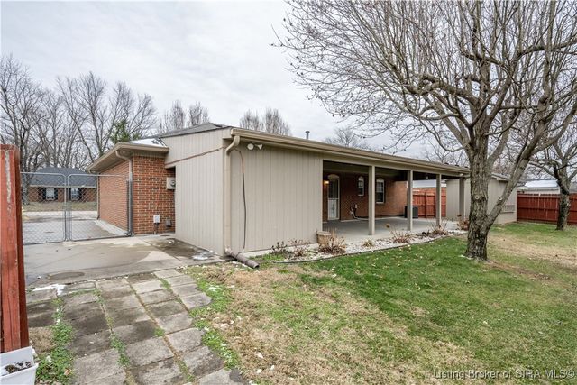 921 Camelot Court, Jeffersonville, IN 47130