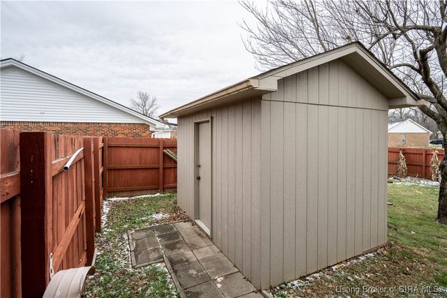 921 Camelot Court, Jeffersonville, IN 47130