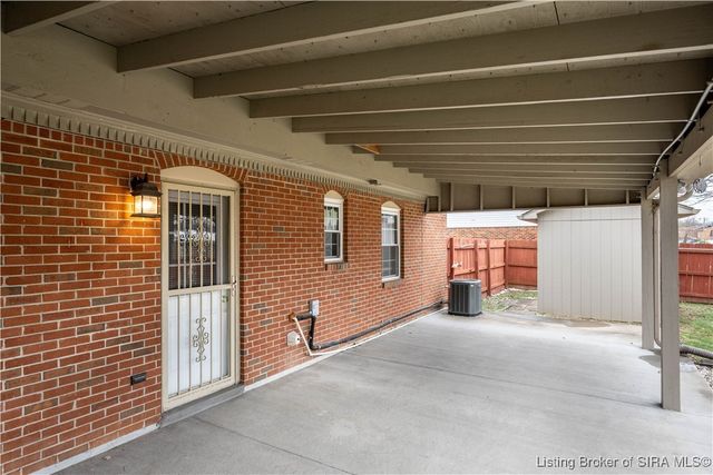 921 Camelot Court, Jeffersonville, IN 47130