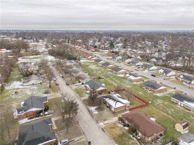 921 Camelot Court, Jeffersonville, IN 47130