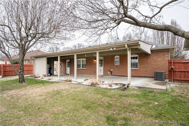 921 Camelot Court, Jeffersonville, IN 47130