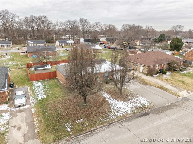 921 Camelot Court, Jeffersonville, IN 47130