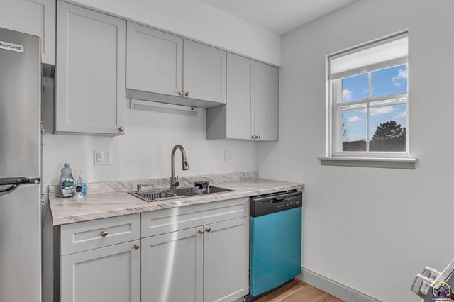 5859 SW 22nd Ter Apt 3, Topeka, KS 66614