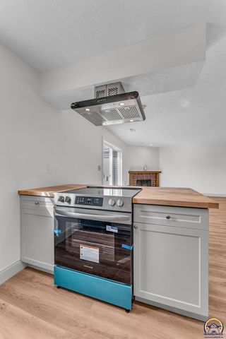 5859 SW 22nd Ter Apt 3, Topeka, KS 66614