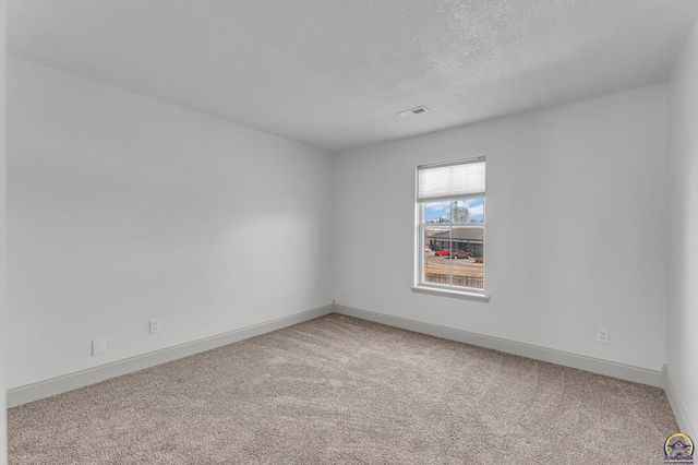 5859 SW 22nd Ter Apt 3, Topeka, KS 66614