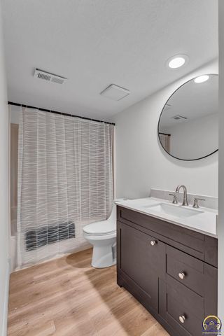 5859 SW 22nd Ter Apt 3, Topeka, KS 66614