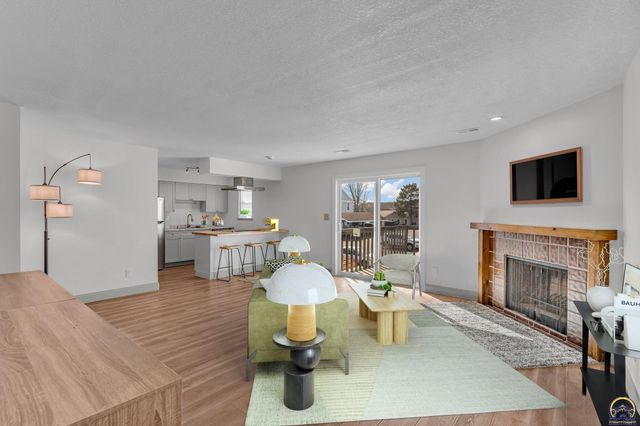 5859 SW 22nd Ter Apt 3, Topeka, KS 66614