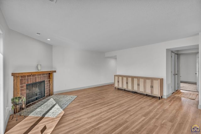 5859 SW 22nd Ter Apt 3, Topeka, KS 66614