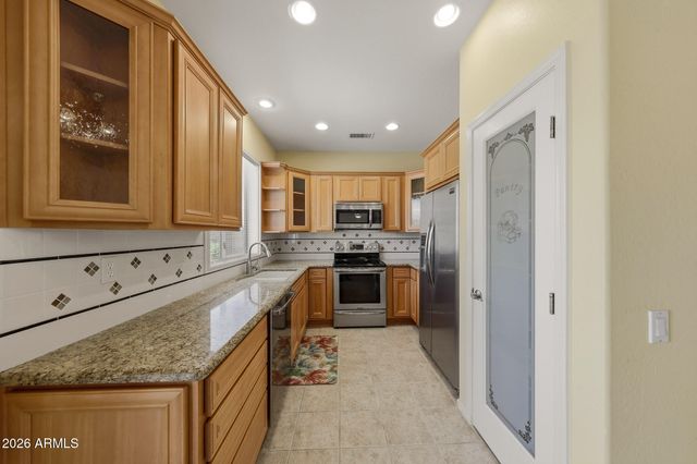 16836 W EUREKA SPRINGS Drive, Surprise, AZ 85387