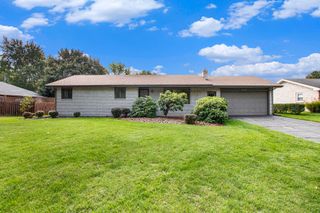 2192 Pawnee Path, Stevensville, MI 49127