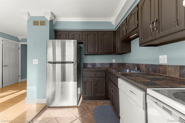 16685 Rudgate Street, Southgate, MI 48195