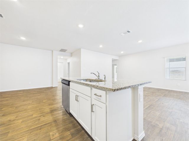 1012 BETSY DR DR, Seguin, TX 78155