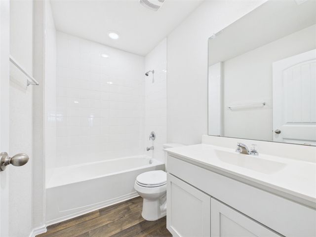 1012 BETSY DR DR, Seguin, TX 78155
