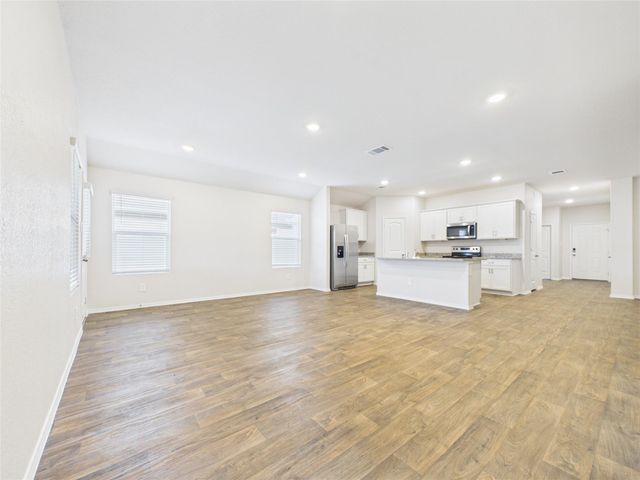 1012 BETSY DR DR, Seguin, TX 78155