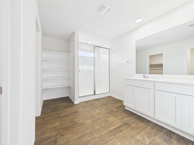 1012 BETSY DR DR, Seguin, TX 78155