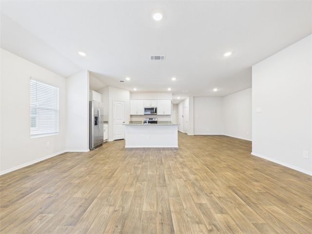 1012 BETSY DR DR, Seguin, TX 78155