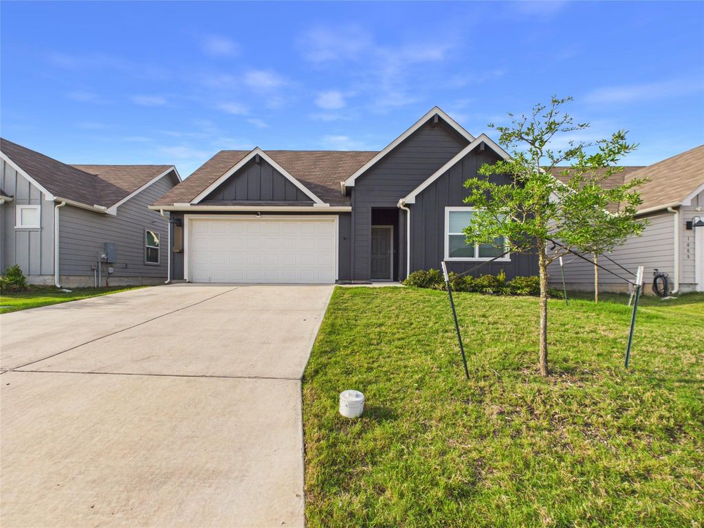 1012 BETSY DR DR, Seguin, TX 78155