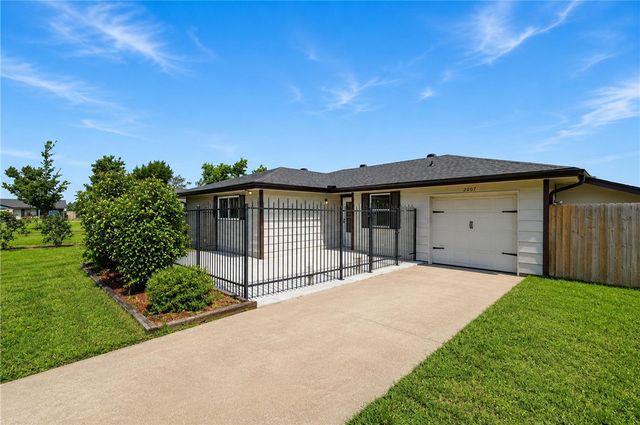 2007 W Pine Street, Rogers, AR 72758