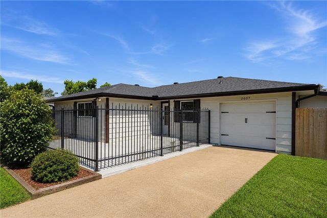 2007 W Pine Street, Rogers, AR 72758
