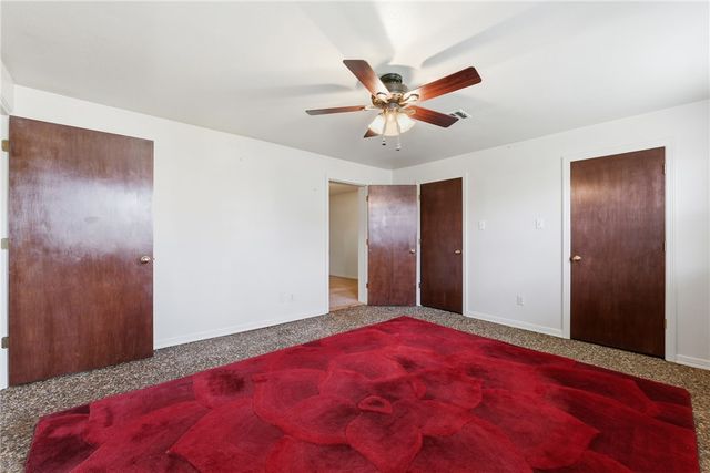 2007 W Pine Street, Rogers, AR 72758